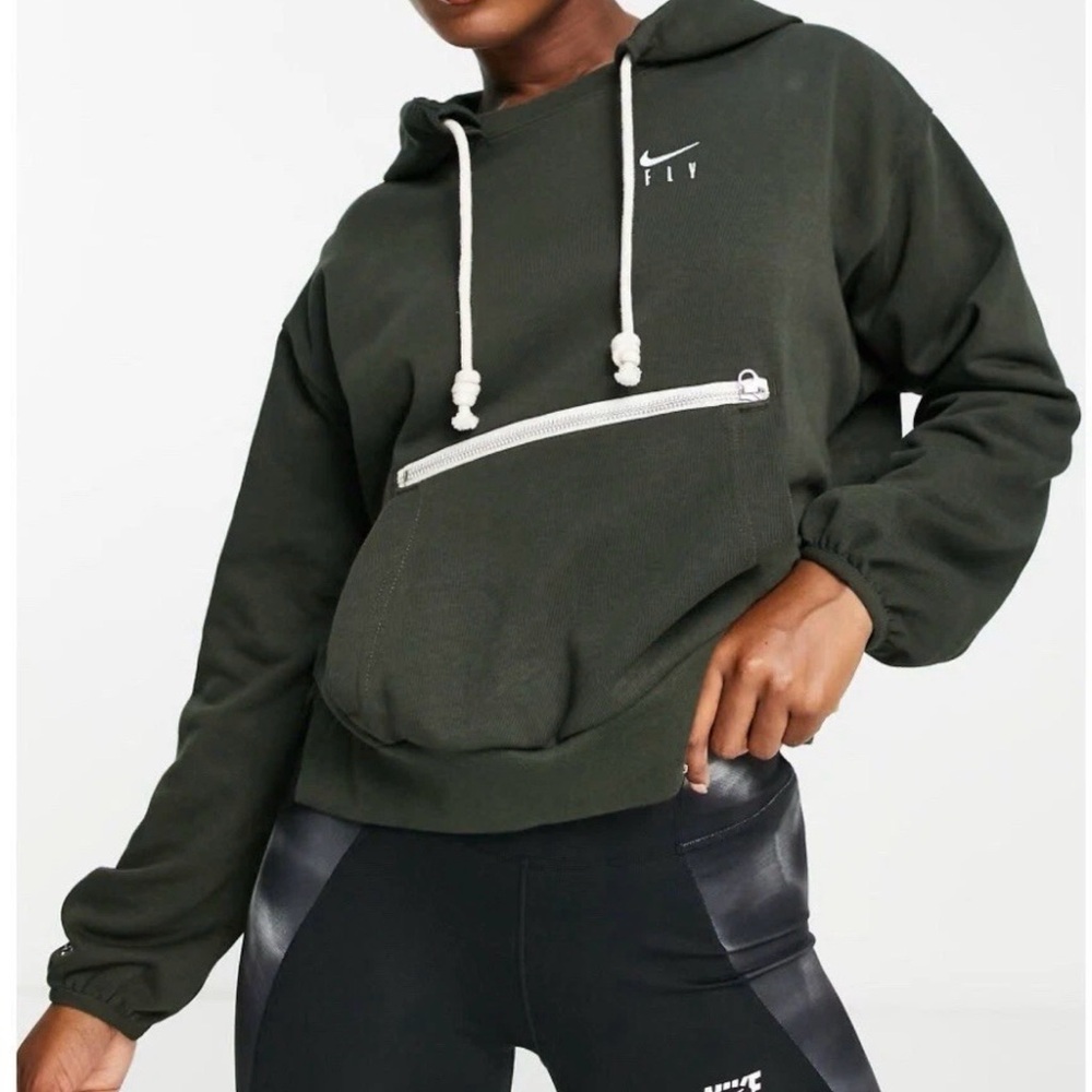 Nike Women's Dri-FIT Swoosh Fly Standard Issue Basketball Hoodie size S